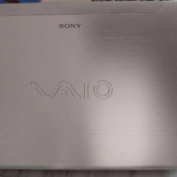 Sony SVE14A26CG touch mon(i5, 8gb ram, amd7670m獨顯/2gb ram)