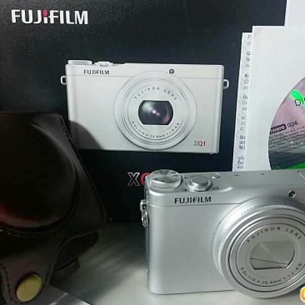 Fujifilm XQ1 行貨銀白色 附送專用相機套