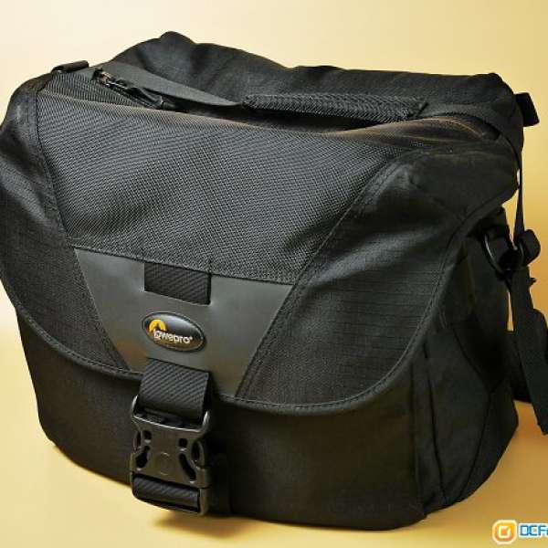 Lowepro Stealth Reporter D400 AW Camera Bag