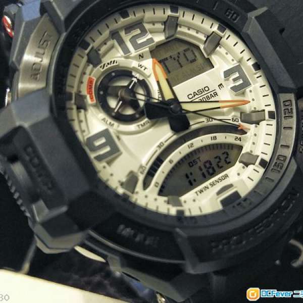 (FS)---90% new Casio G-SHOCK GA-1000FC-1ADR (white color) full packing