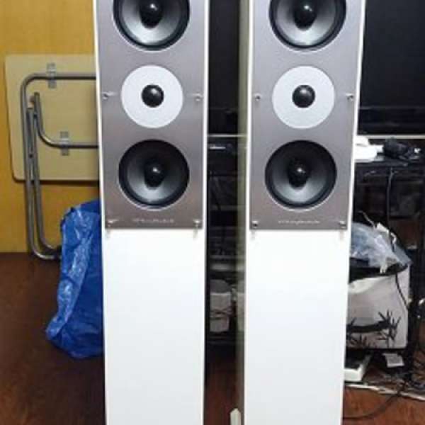 Wharfedale  Onyx 300 floorstanding speakers