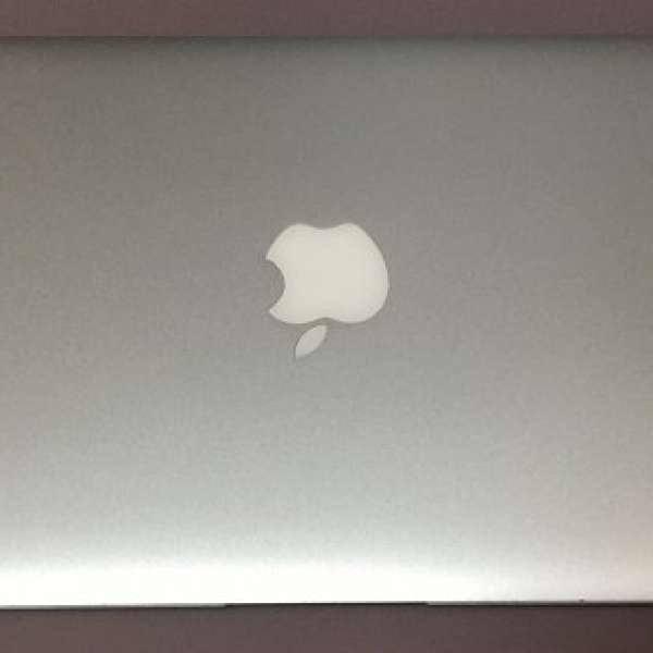 MacBook Air 2013年，11寸顯示屏、i7 CPU ,8GB Ram