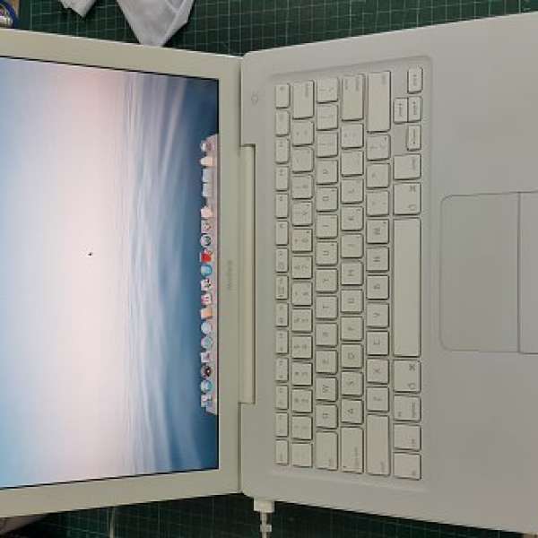 Apple MacBook 白機