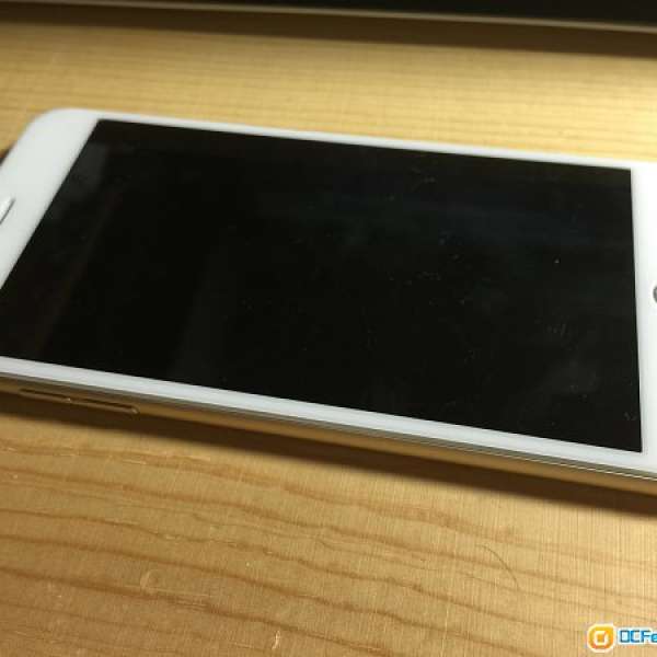 9成新iPhone 6 Plus 64GB 金色 (已貼「康寧玻璃保護貼」)
