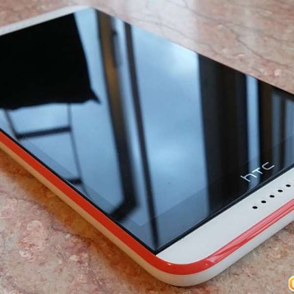 HTC 820 Dual SIM：5.5 吋螢幕、八百萬前鏡頭、千三萬主鏡頭、2G RAM、Boom Sound ...