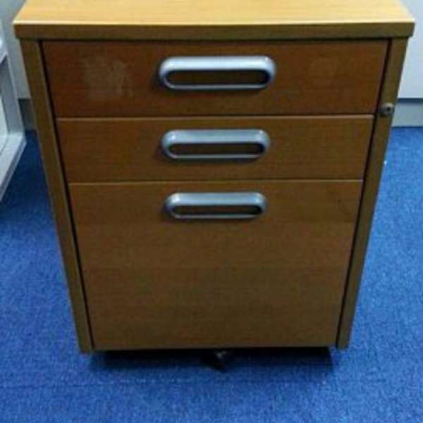 Drawer unit w 3 drawers on castors活動三層抽屜組合