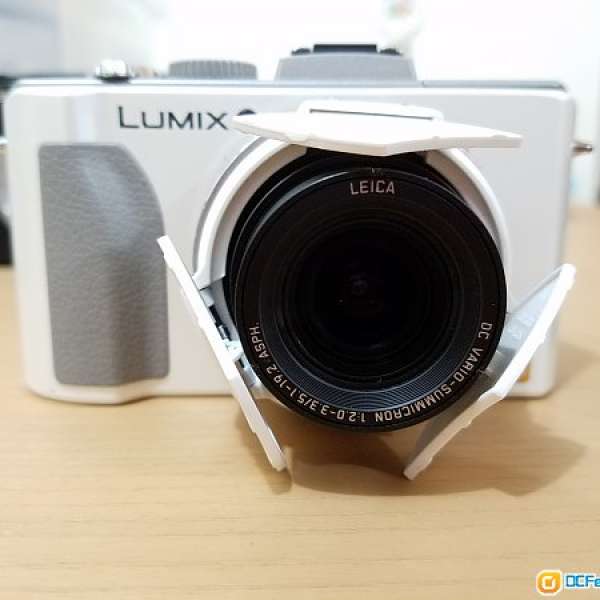 Panasonic DMC-LX5 連LVF1 viewfinder 及自動開關鏡頭蓋