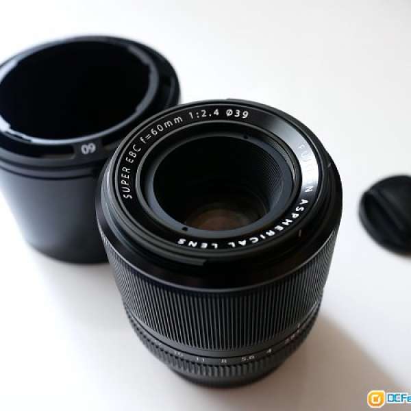 Fujifilm XF 60mm F2.4 Macro/portrait lens, 100% working, clean!