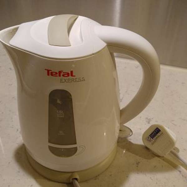 1個 Tefal 1.5L 公升熱水壺