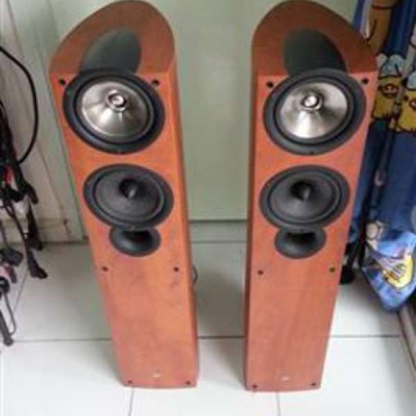 KEF  IQ5  座地一對