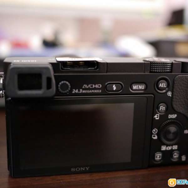 新淨 Sony A6000 Body 黑色 + LA-EA2 行貨過保 (全套出售不散買）