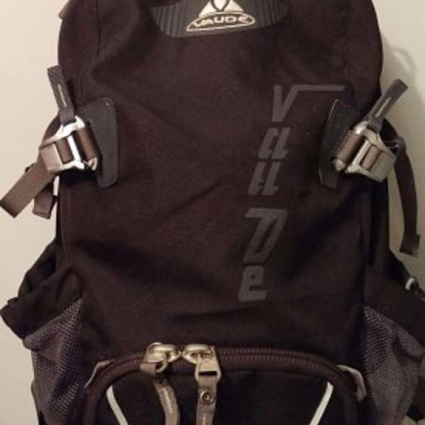 VAUDE North shore 20 backpack 背囊 黑色單車背包 Made in Korea 有雨擋