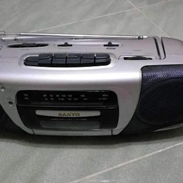 90%新 SANYO Cassette 收音機，可以聽電台