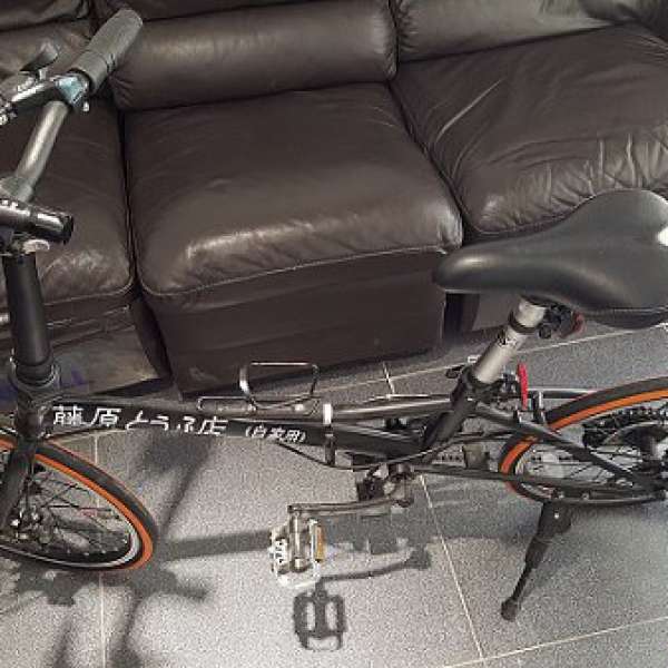 20吋黑橙色摺合單車