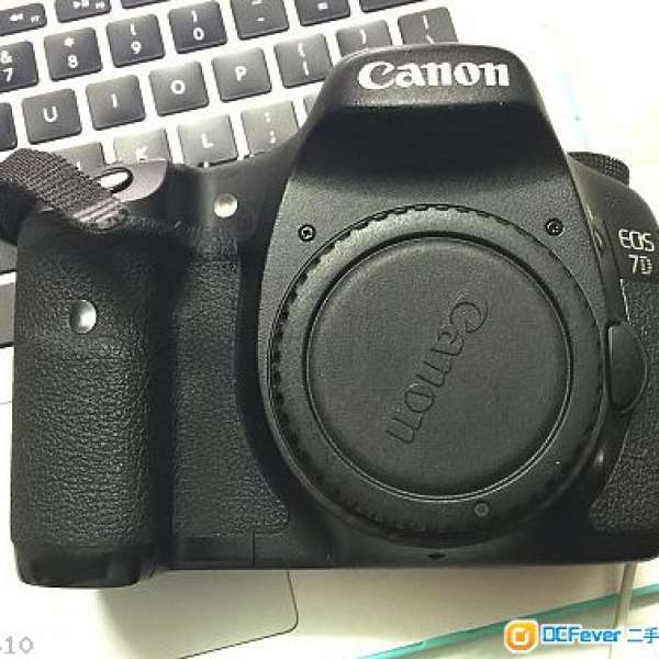 Canon 7D body with 3 batteries