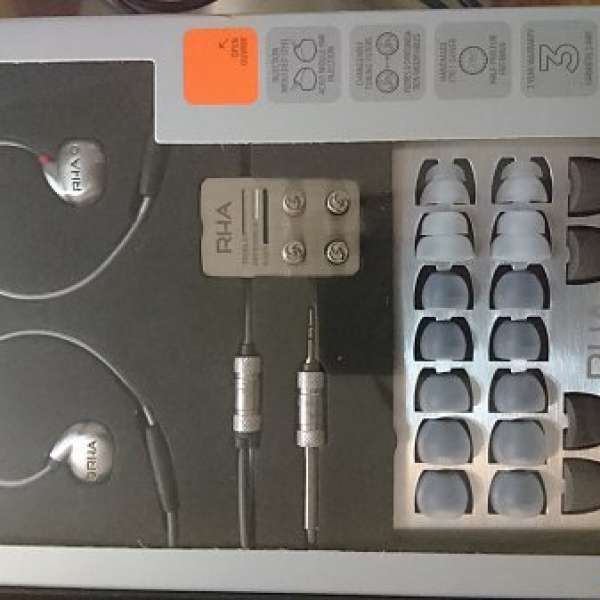 RHA  T10 earphone