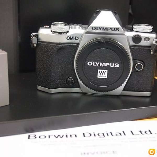 99%新 Olympus E-M5 Mark II 銀色機 有保至2017年1月尾 em5, em-5