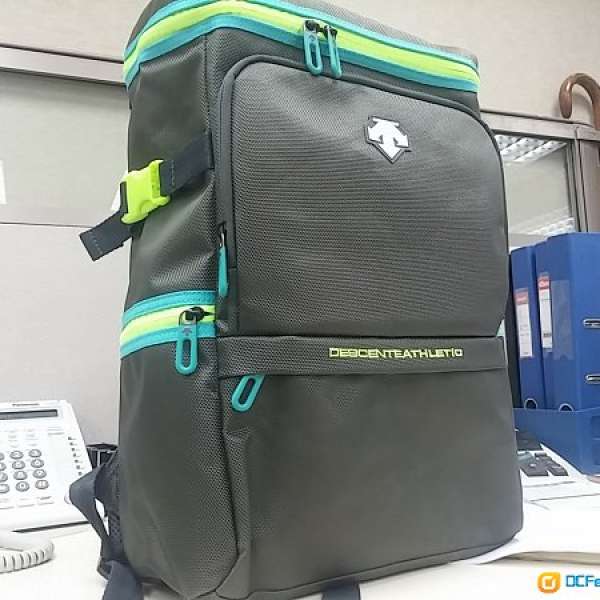 韓國全新未剪牌Descente D-Star 2.0 Backpack