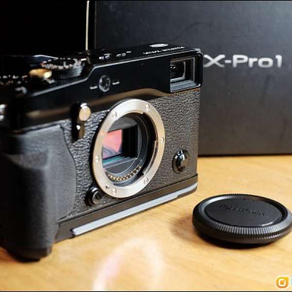 出售 Fujifilm X-Pro1 機身配原裝手柄