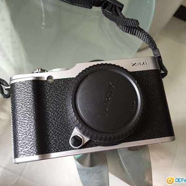 80% new Fujifilm X-M1 body only (silver black) $1000
