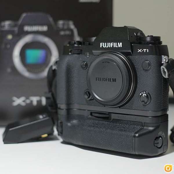 Fuji Fujifilm X-T1 XT1 九成新 只用三個幾月 淨機連副廠直倒電池手柄