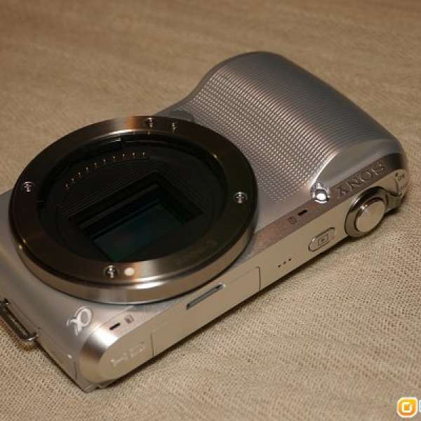 99%NEW SONY NEX-C3 Body 銀色APS-C無反機身一部 & Holga 25mm Lens " 3 5 6 7 "