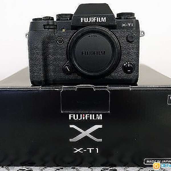 出售行貨勁新 Fujifilm X-T1 黑色淨機身連 VG-XT1 電池直倒
