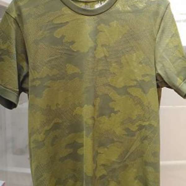 Uniqlo 兩件 軍用迷彩 T Shirt (not Zara Nike osprey Gregory )