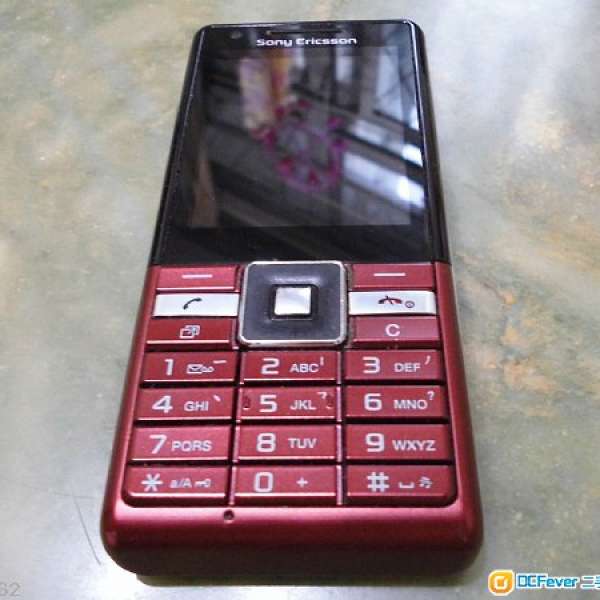紅色 Sony Ericsson J105i