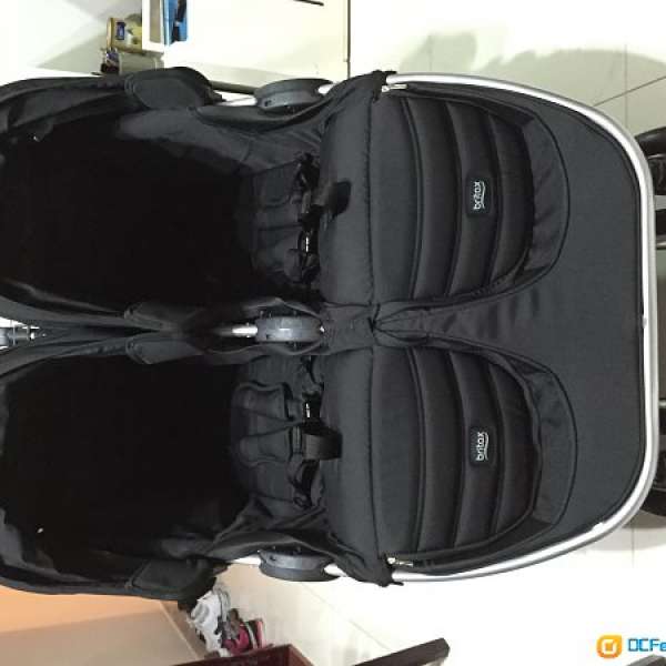 Britax B-Agile double stroller 孖B車 (99% new, bought on 17 Apr 2016)