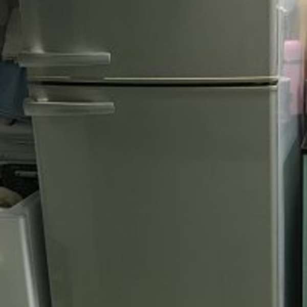 Electrolux refrigerator 大容量雙門雪櫃317L