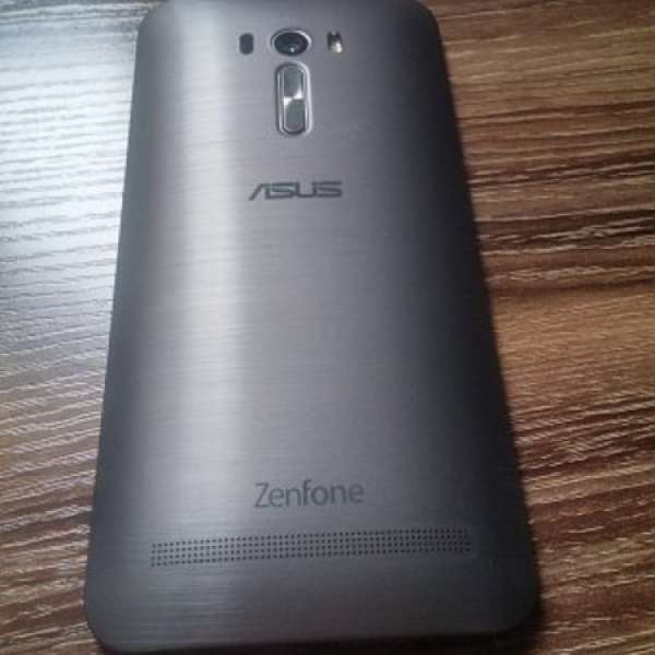 售 99.9% new ASUS Zenfone Selfie (ZD551KL) 灰色機,已貼玻璃貼,全套跟兩電兩充+透...