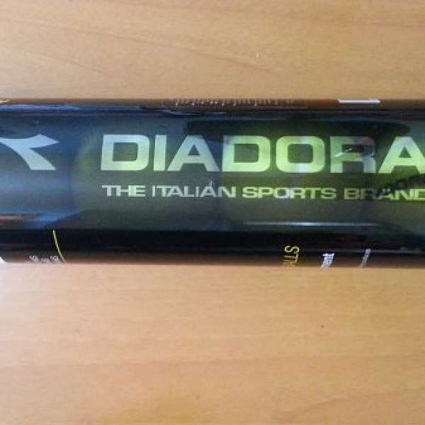 全新 Diadora 網球 1 筒 4 個