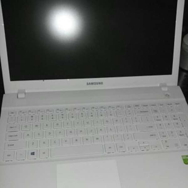 Samsung Notebook I5 5200U 8GB 1TB harddisk 920M Display 99% NEW