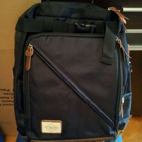 1) 9 成新韓國backpack $300/2) 天然水晶聚寶盆$300
