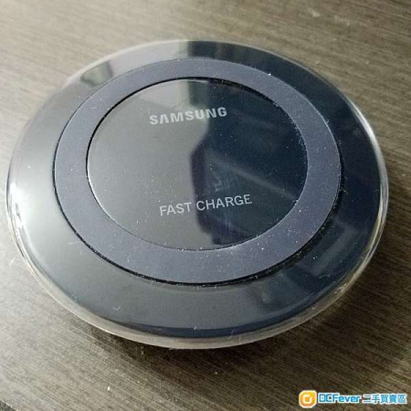 放Samsung S7 edge 無線快充fast charger 無盒平放