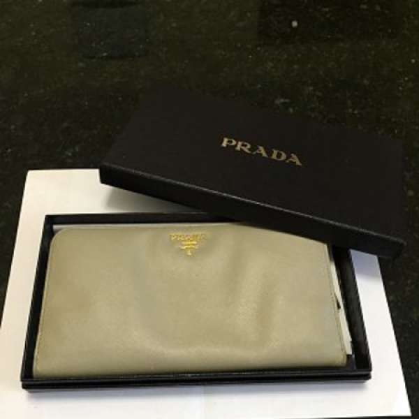 85%新法國行貨Prada Classic Style長銀包原裝盒塵袋保養卡現600即賣MTR交收