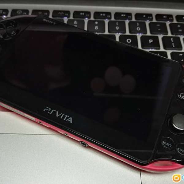 PS Vita 2006 紅色行貨連 8GB 卡 仲有 3 個月 sony 保用