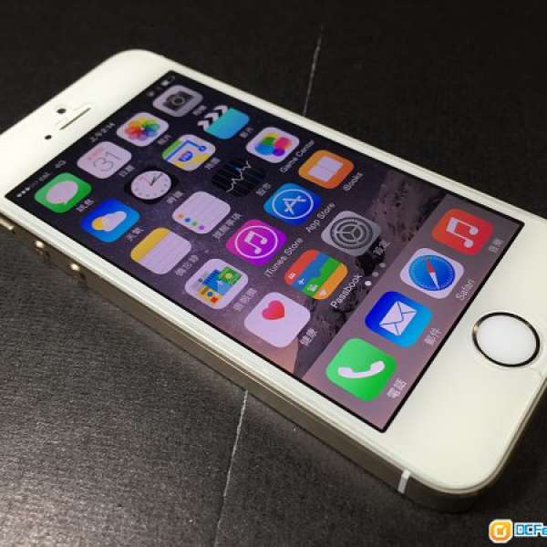 Apple iPhone 5S *** 32GB ***金色 LL*99 % new !