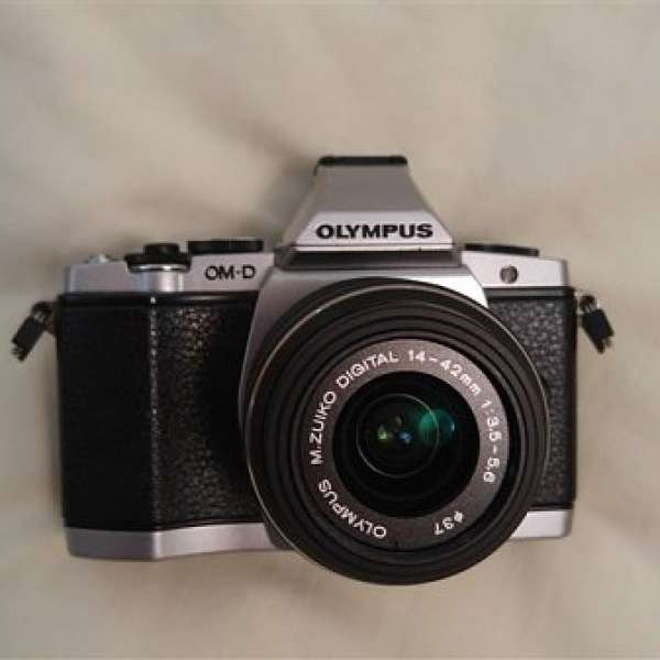 Olympus OM-D E-M5 Body+14-42mm f3.5-5.6 II R