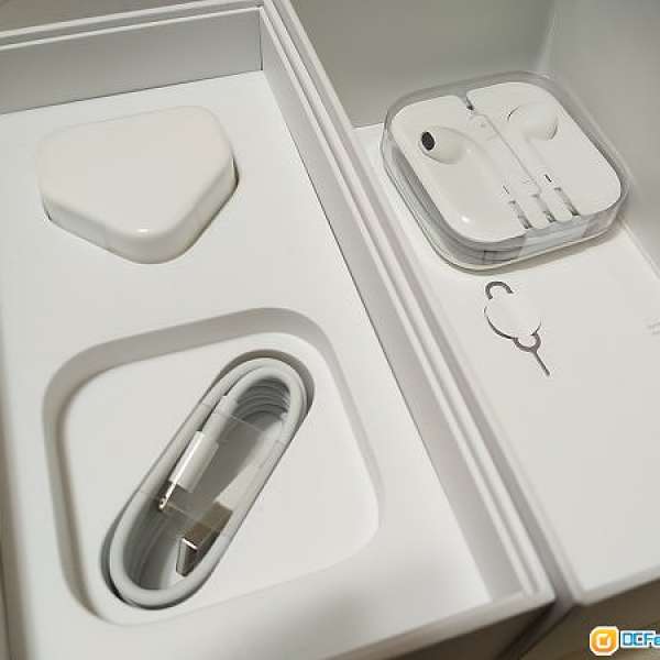 全新iPhone 6s 跟機原裝配件 - Lightning cable, Earpod & 火牛