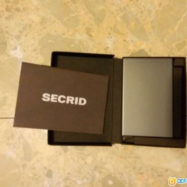 出售99%new Secrid card protector