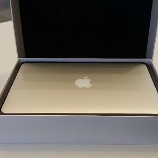 98%new Macbook Air 11" 2012 (i5 1.7GHz, 4GB ram, 128 SSD)