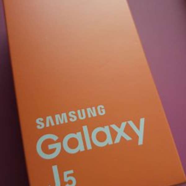 Samsung 白色 Galaxy J5
