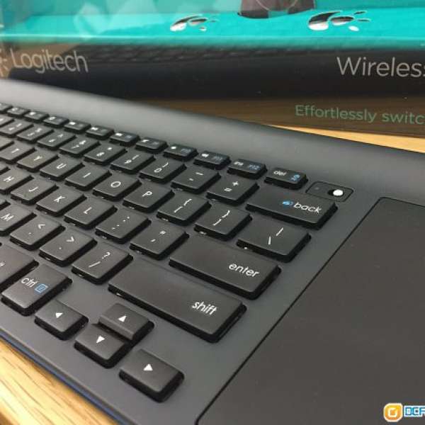 全新 Logitech 無線 keyboard+touchpad TK820