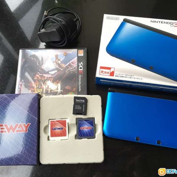 3DS LL 藍色 日版 連MH4 4Gb SD卡(另附 Gateway卡)