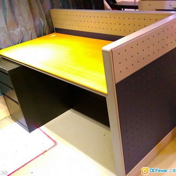 POSH 高級寫字檯+屏風(鋼底鋼腳)+三桶鋼櫃