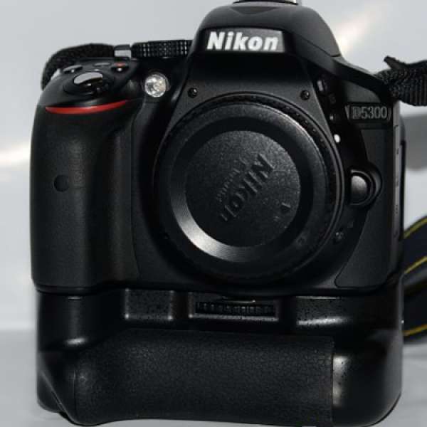 有保Nikon D5300 body 連副廠 power pack
