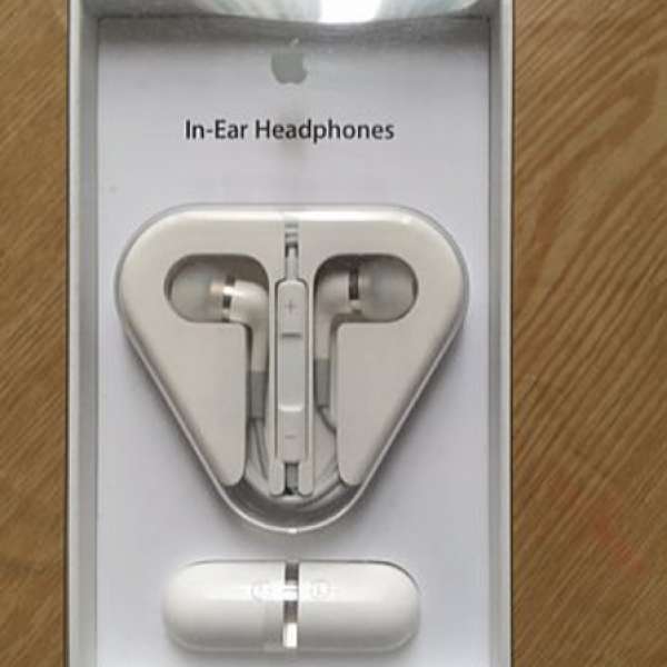 9成新 Apple In-ear headphones(APPLE 設計雙動鐵高階耳機)