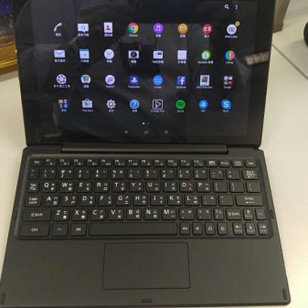 Sony Z4 Tablet (Black) with sony bluetooth keyboard (can use as Phone)